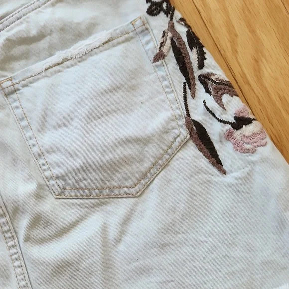 Abercrombie & Fitch Floral Embroidered Mini Skirt - Picture 6 of 10